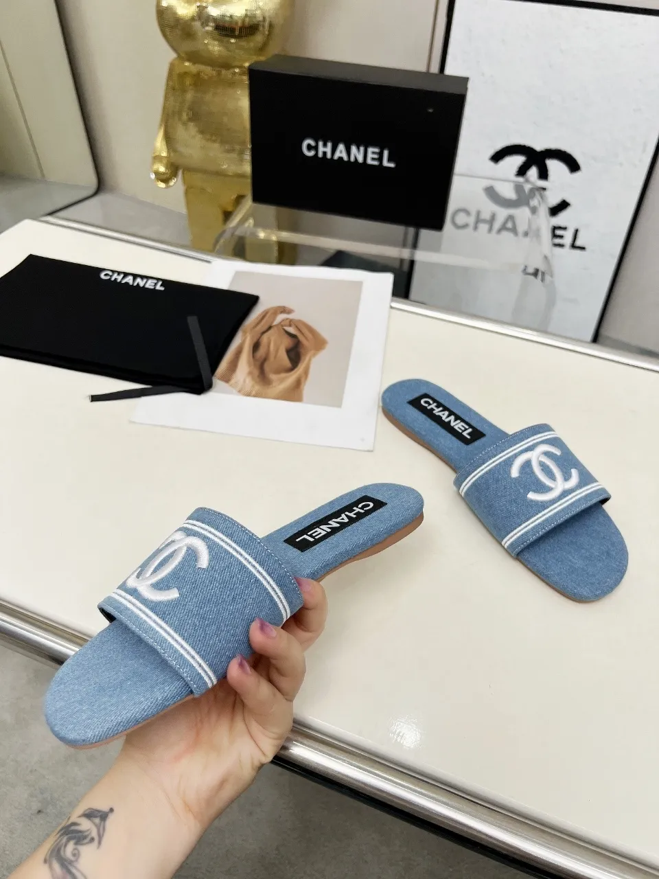 👟👟Ex-factory price 340👟👟 Genuine leather sole +30 chanel Chanel 2024 new slippers🔥🔥 Official website counter, fabric sheepskin, lining sheepskin, foot pad goatskin, 3 colors optional, 35-42 sizes Genuine leather sole +30